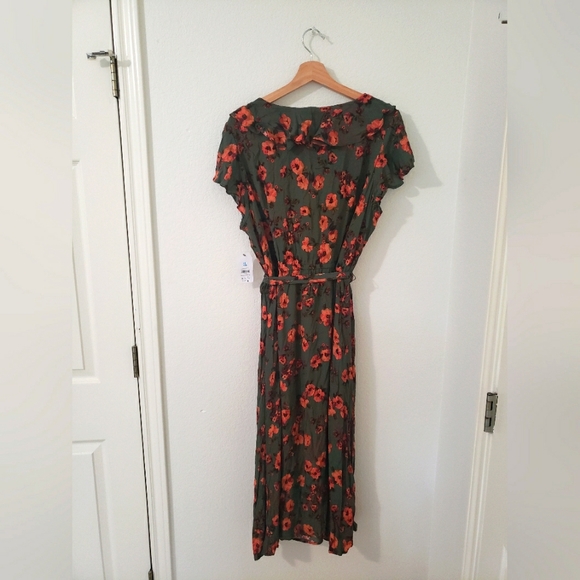 NWT Women's Time and Tru Ruffle Neck Floral Dress - Picture 2 of 8